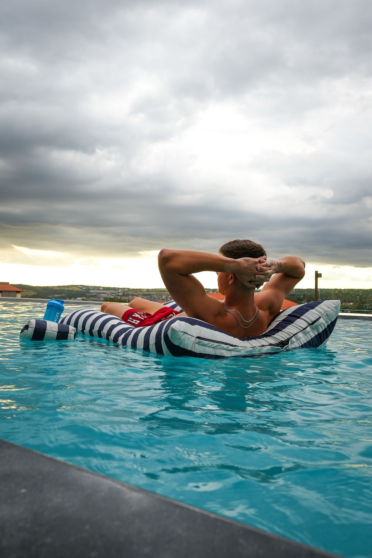 Cushy pool pillow in use