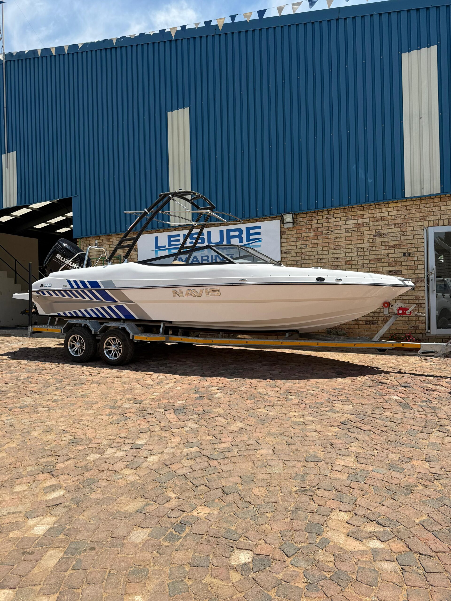 Navis 230