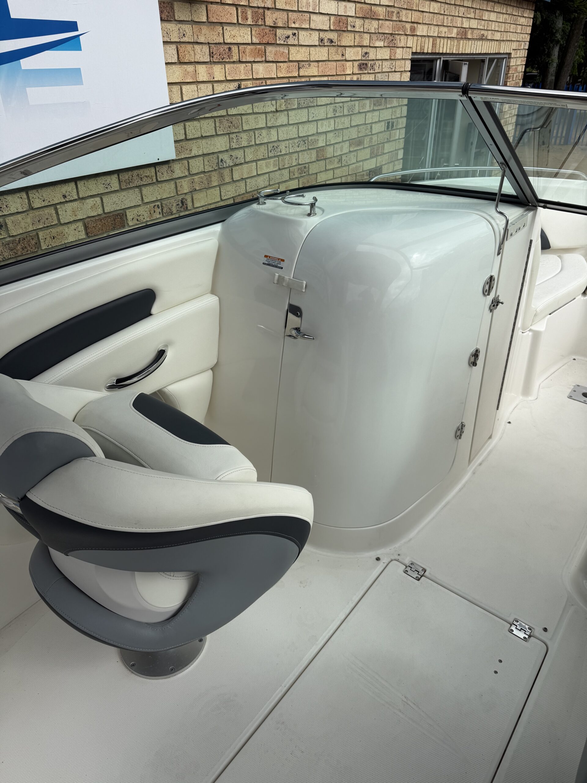 Chaparral 236 - Image 10