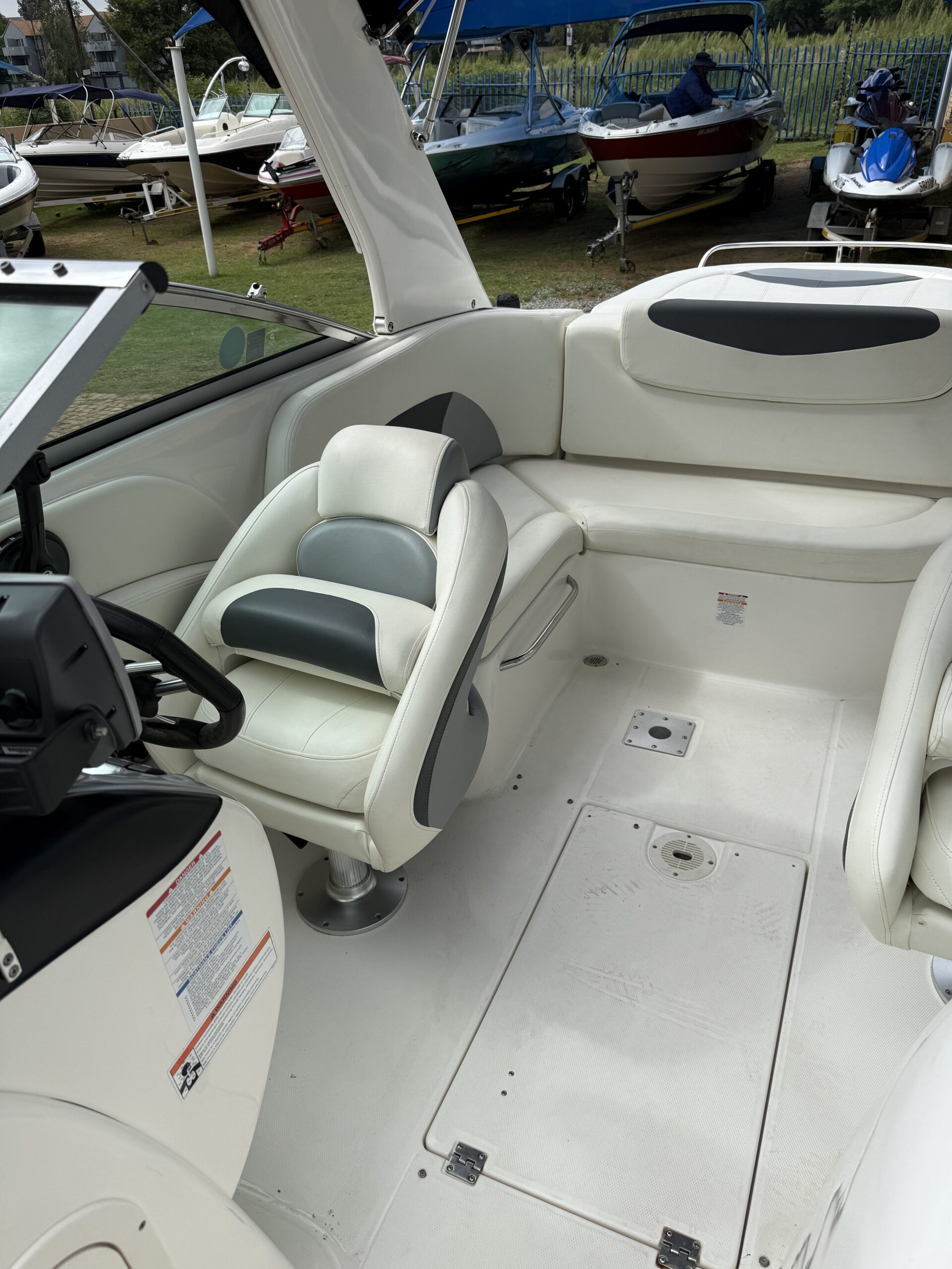 Chaparral 236 - Image 15