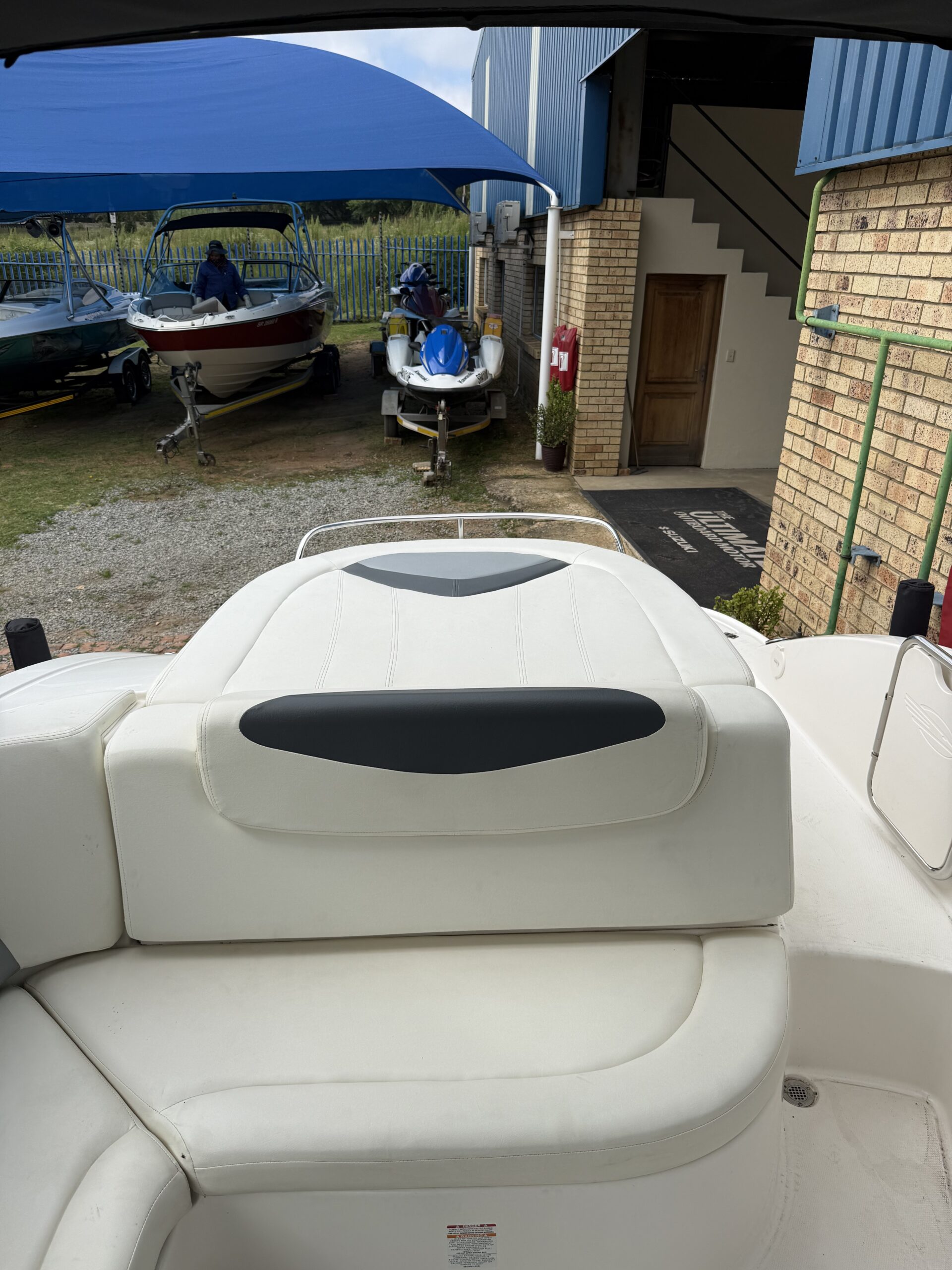 Chaparral 236 - Image 17